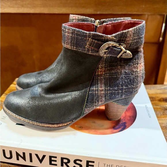 L’Artiste by Spring Step Leather Plaid Ankle Boots Buckle Heel Size 39 (US 8) - Picture 2 of 7